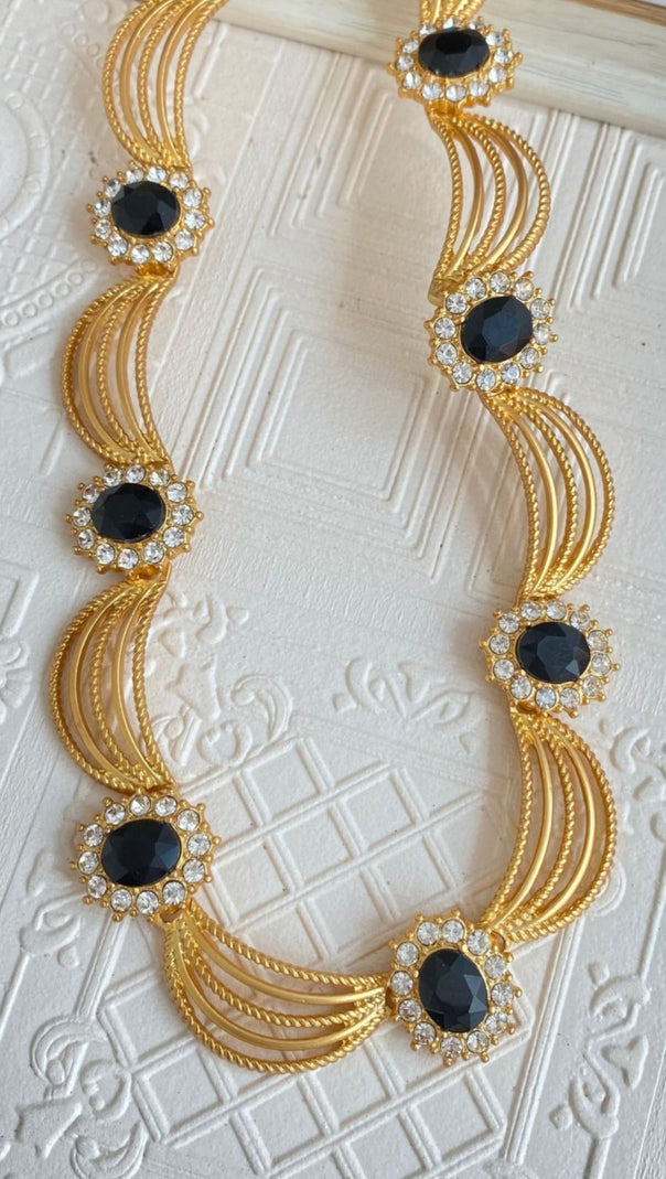 AIIZIE CURVY CRYSTAL NECKLACE - product image