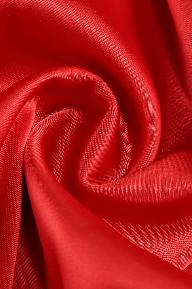 Trägerloses, figurbetontes Maxikleid mit Paillettenverzierung in Rot
