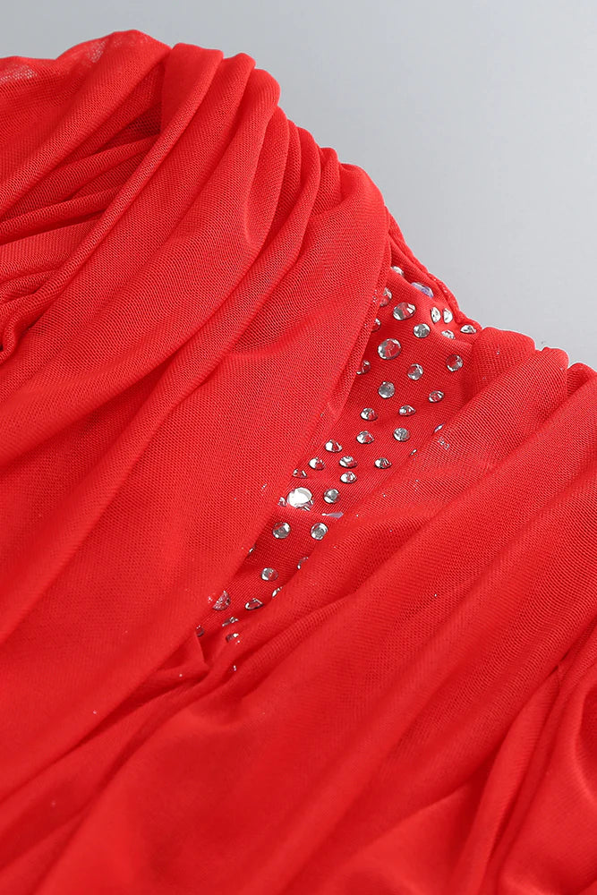 Trägerloses, figurbetontes Maxikleid mit Paillettenverzierung in Rot