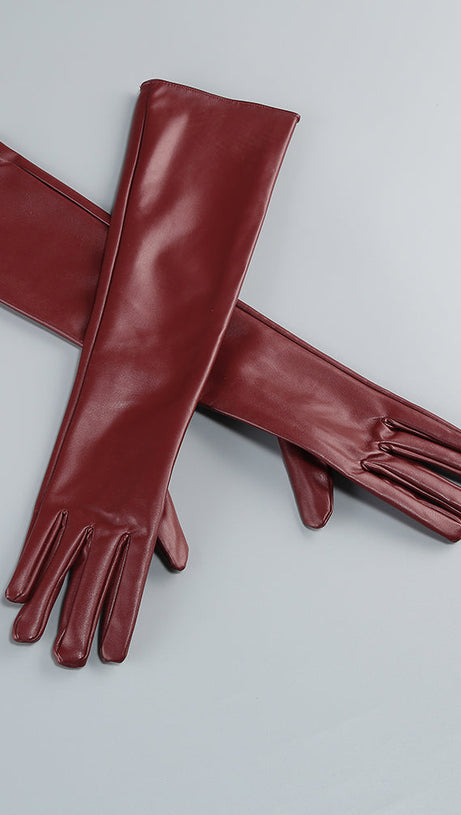 Trägerloses Kleid mit hohem Schlitz und Handschuhen