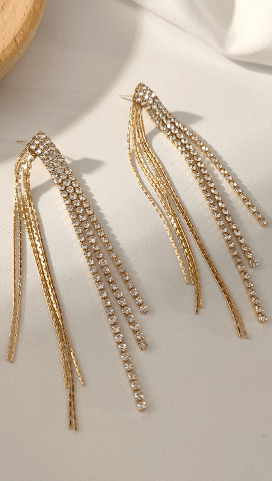 ORECCHINI LUNGHI CON NAPPINE A FORMA DI U