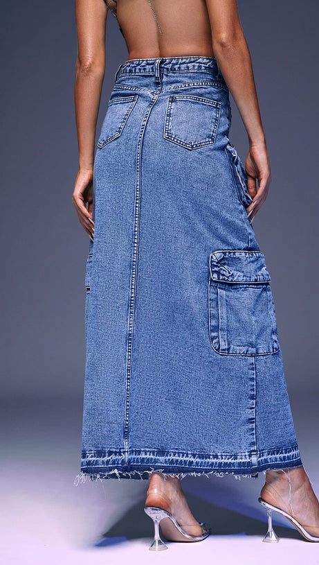 POCKET SPLIT DENIM SKIRT IN BLUE