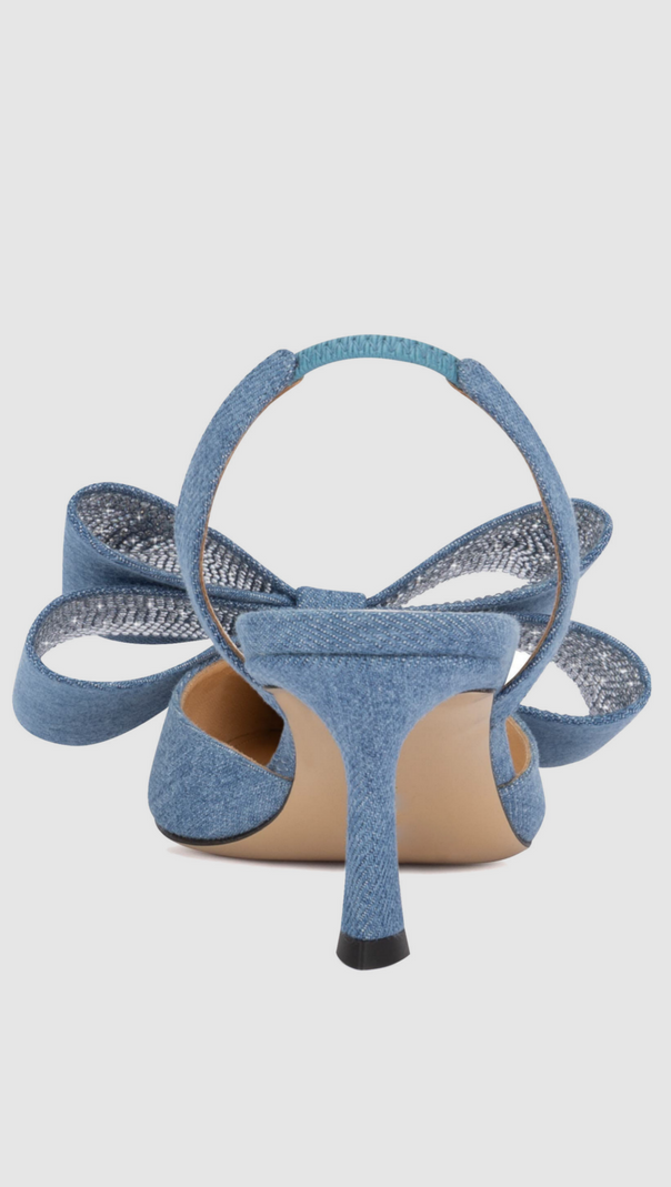 VIOLETA SLINGBACK-PUMPS AUS DENIM MIT SCHLEIFE – BLAU