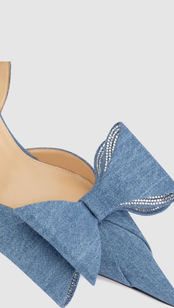 VIOLETA SLINGBACK-PUMPS AUS DENIM MIT SCHLEIFE – BLAU