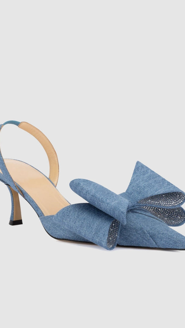 VIOLETA SLINGBACK-PUMPS AUS DENIM MIT SCHLEIFE – BLAU