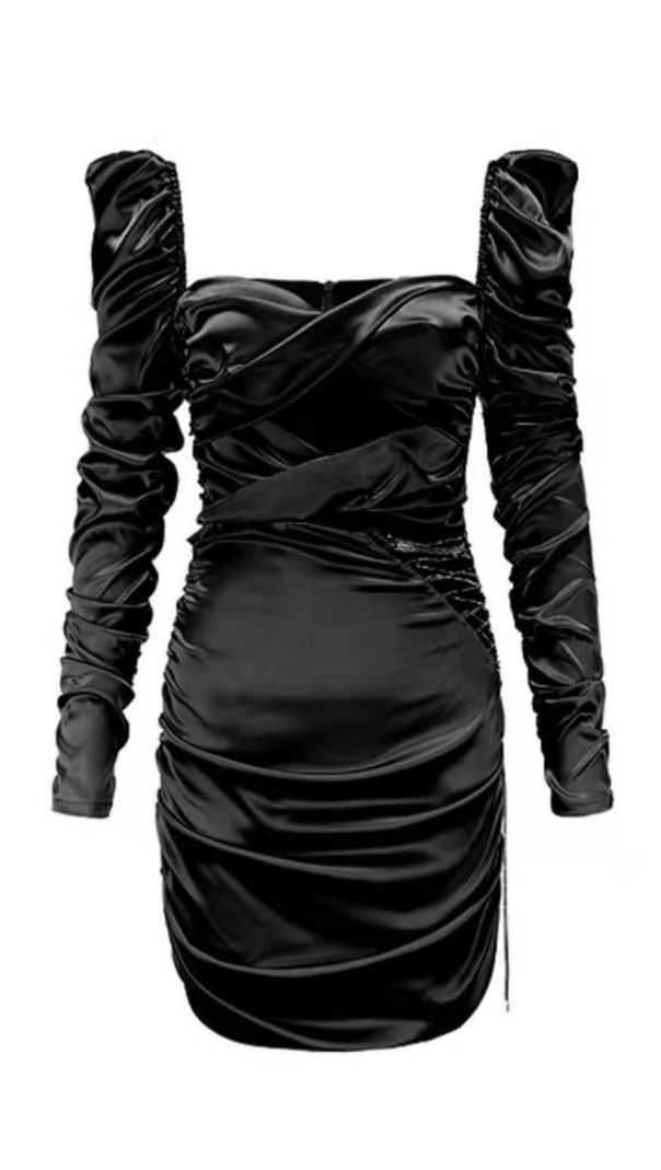 Weißes Kleid mit Cut-Outs und Flecken