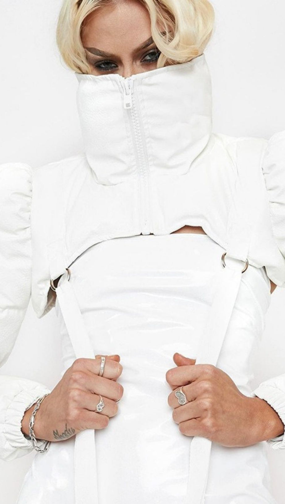 GIACCA CORTA BIANCA A COLLO ALTO