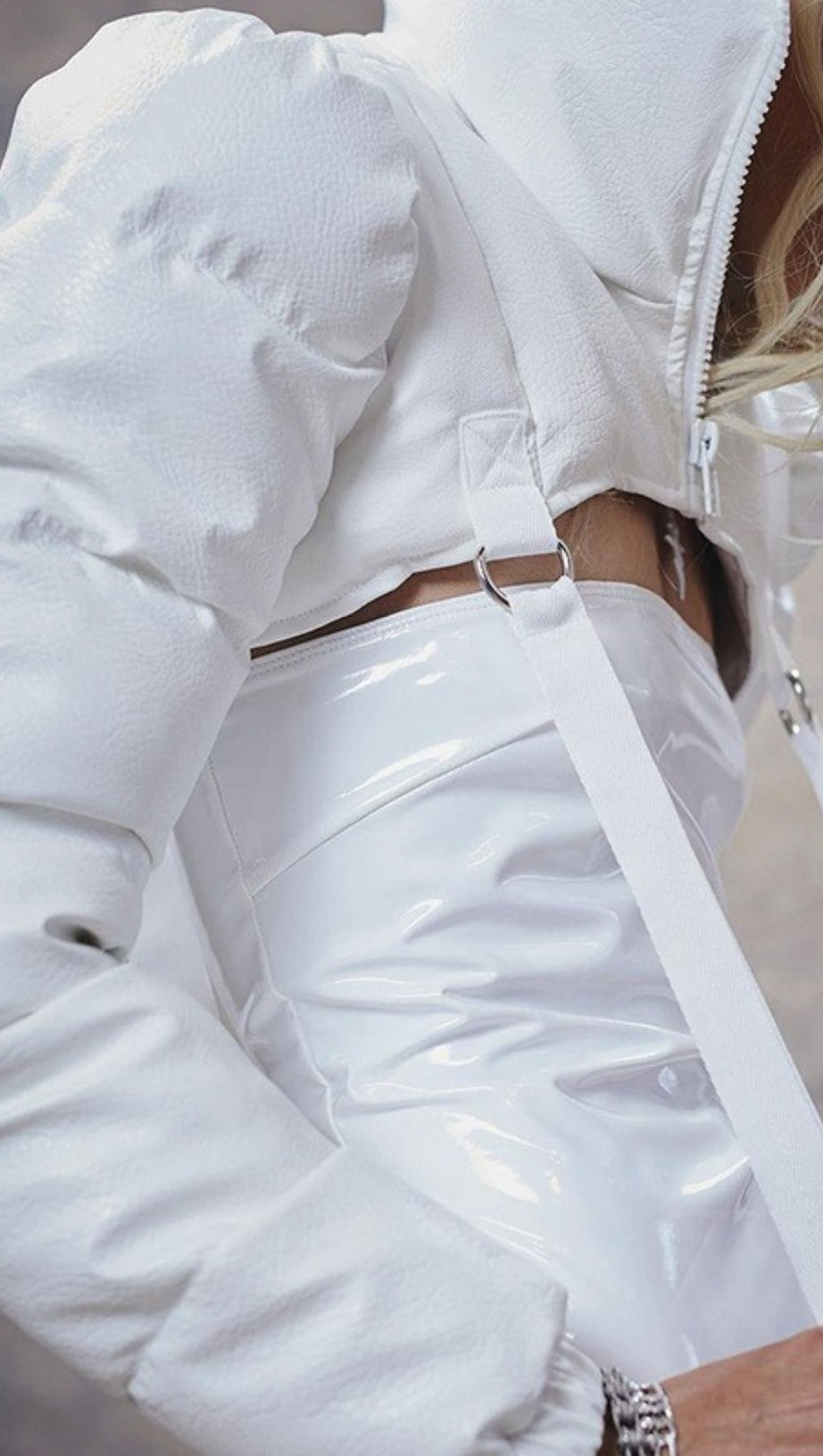 GIACCA CORTA BIANCA A COLLO ALTO