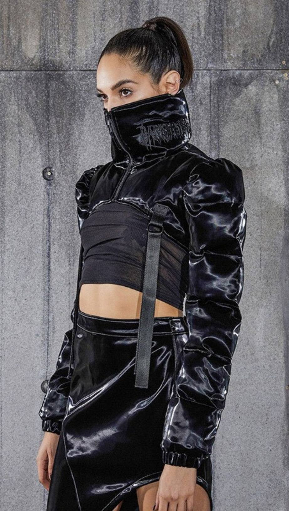 GIACCA CORTA BIANCA A COLLO ALTO