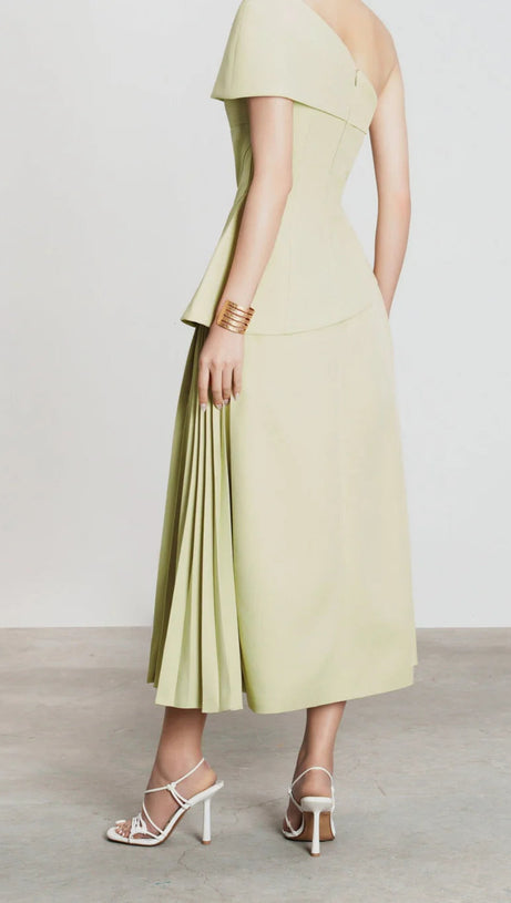 ONE SHOULDER TOP FLARE MIDI SKIRT SUIT IN OLIVE GREEN