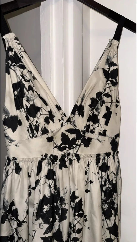 V NECK FLORAL PRINTED MINI DRESS IN WHITE