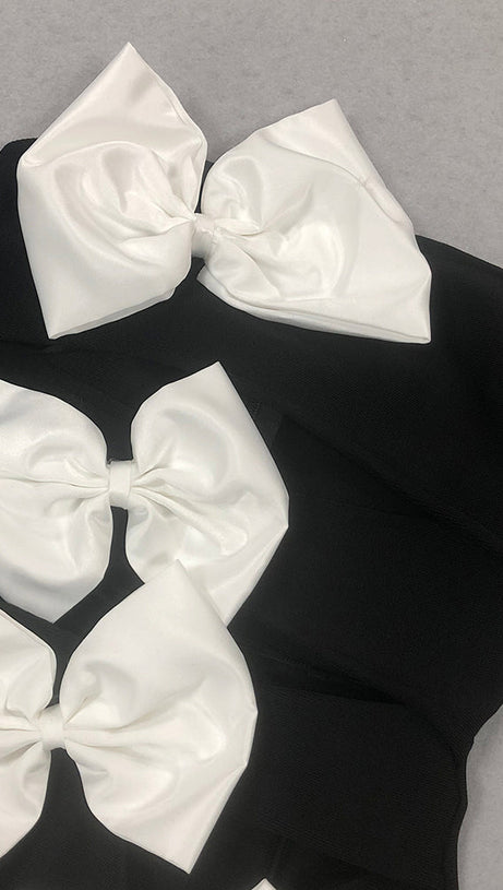 FLOWER EMBELLISHED BLACK STRAPLESS MAXI DRESS