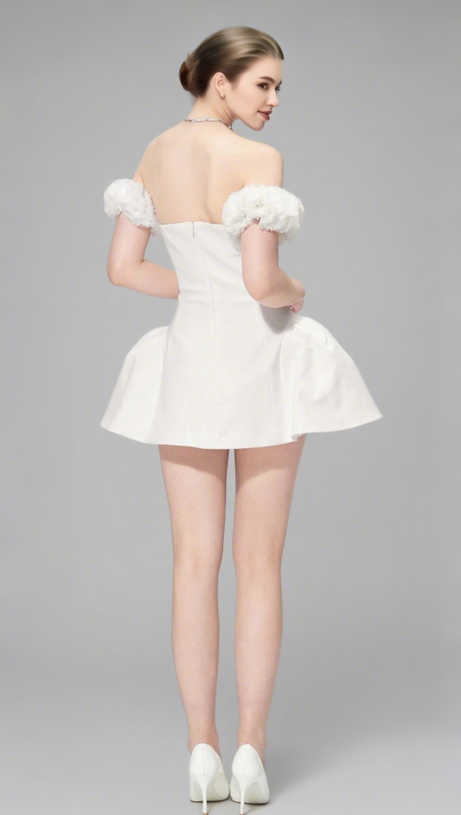 SHERRY FLOWER STRAPLESS PUFFY MINI DRESS IN WHITE