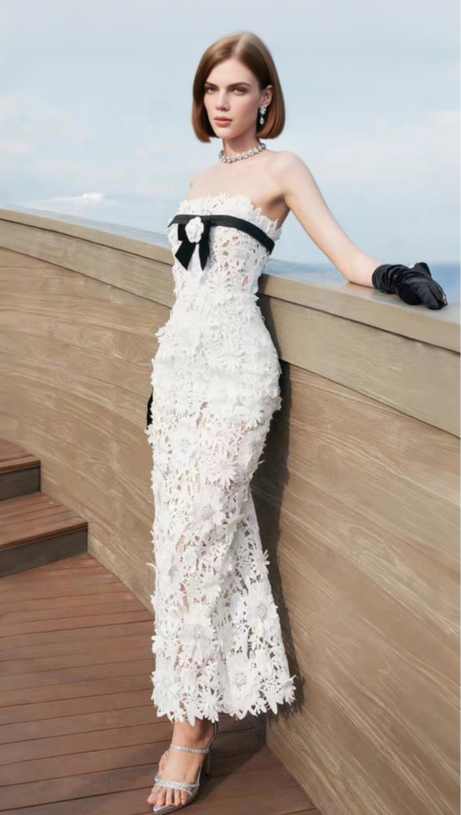 STRAPLESS FLOWER EMBROIDERY MAXI DRESS IN WHITE