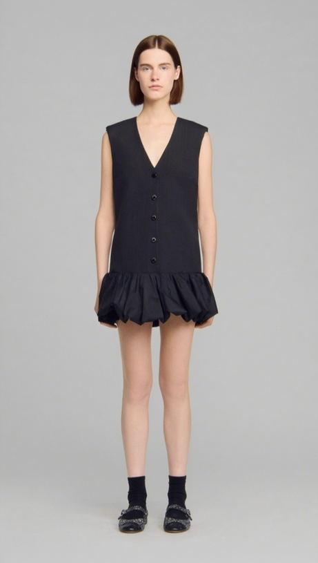 Schwarzes Minikleid mit Ballonsaum und Knopfleiste vorn