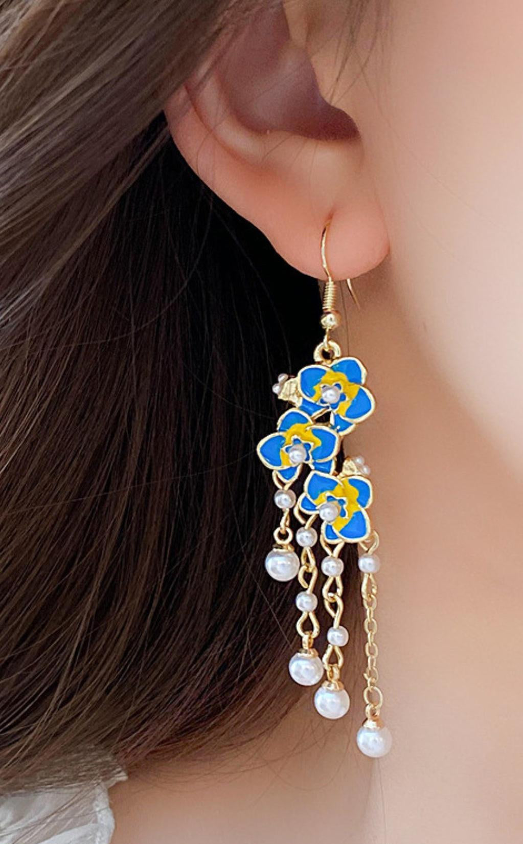 DAVE BLUE FLOWER PEARL EARRINGS