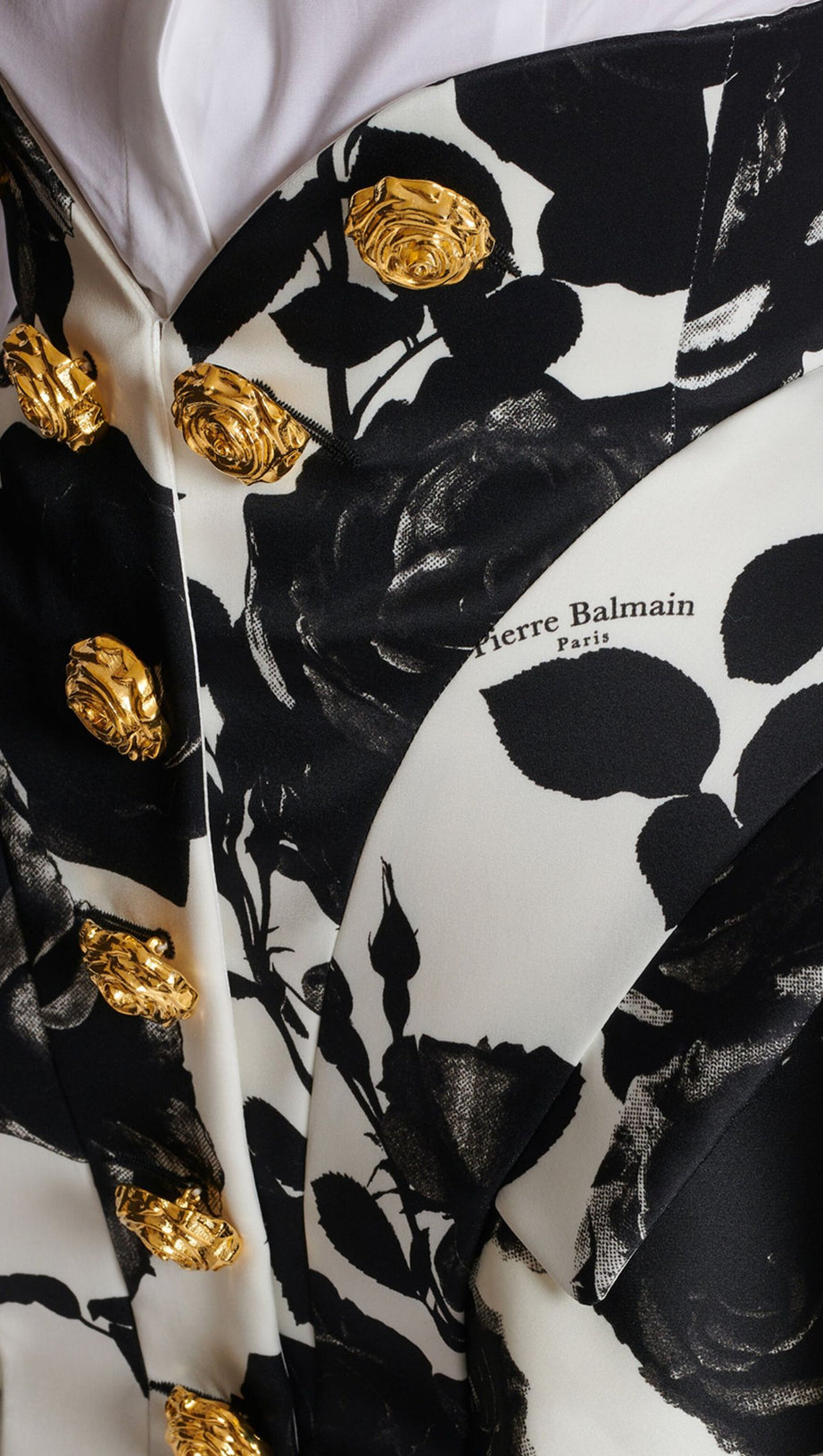 MINIROCK MIT ROSENDRUCK UND TULPE