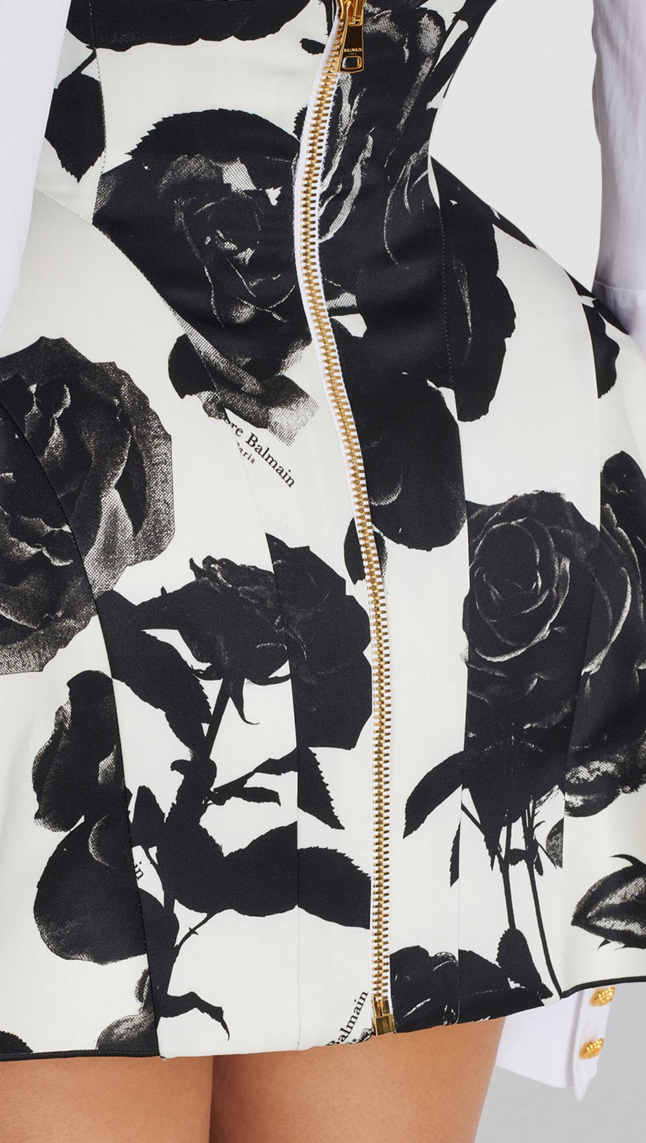 MINIROCK MIT ROSENDRUCK UND TULPE