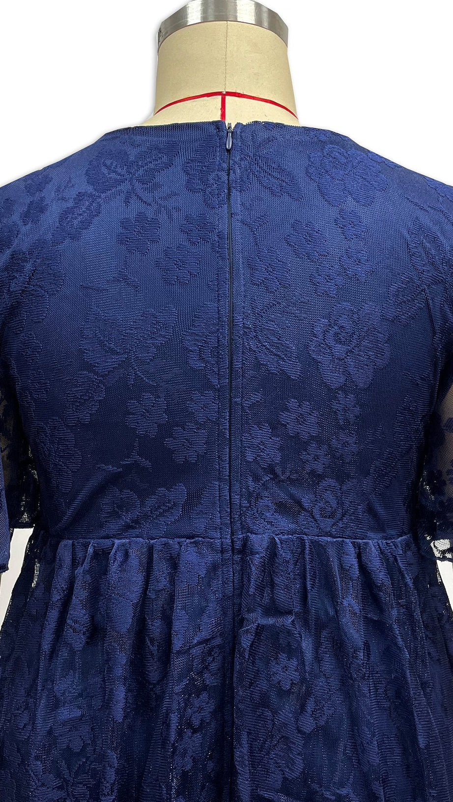 Priscilla Maxikleid mit V-Ausschnitt und Spitze 