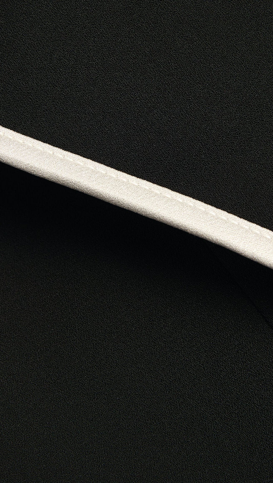 BLACK HEART SINGLET CONTRAST-TRIM TOP