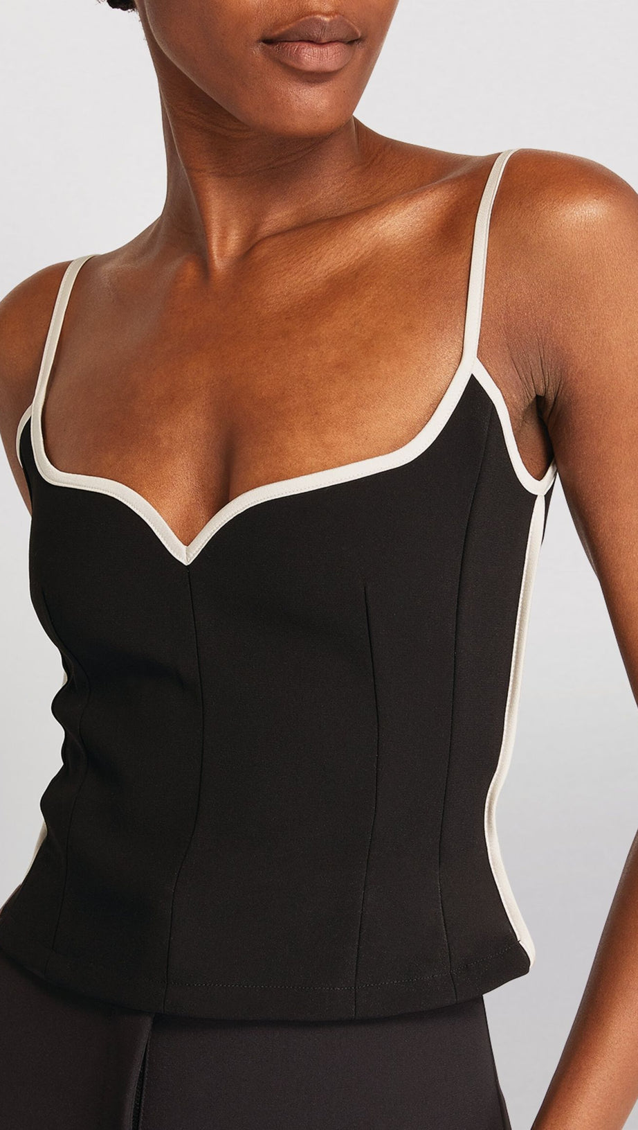 BLACK HEART SINGLET CONTRAST-TRIM TOP