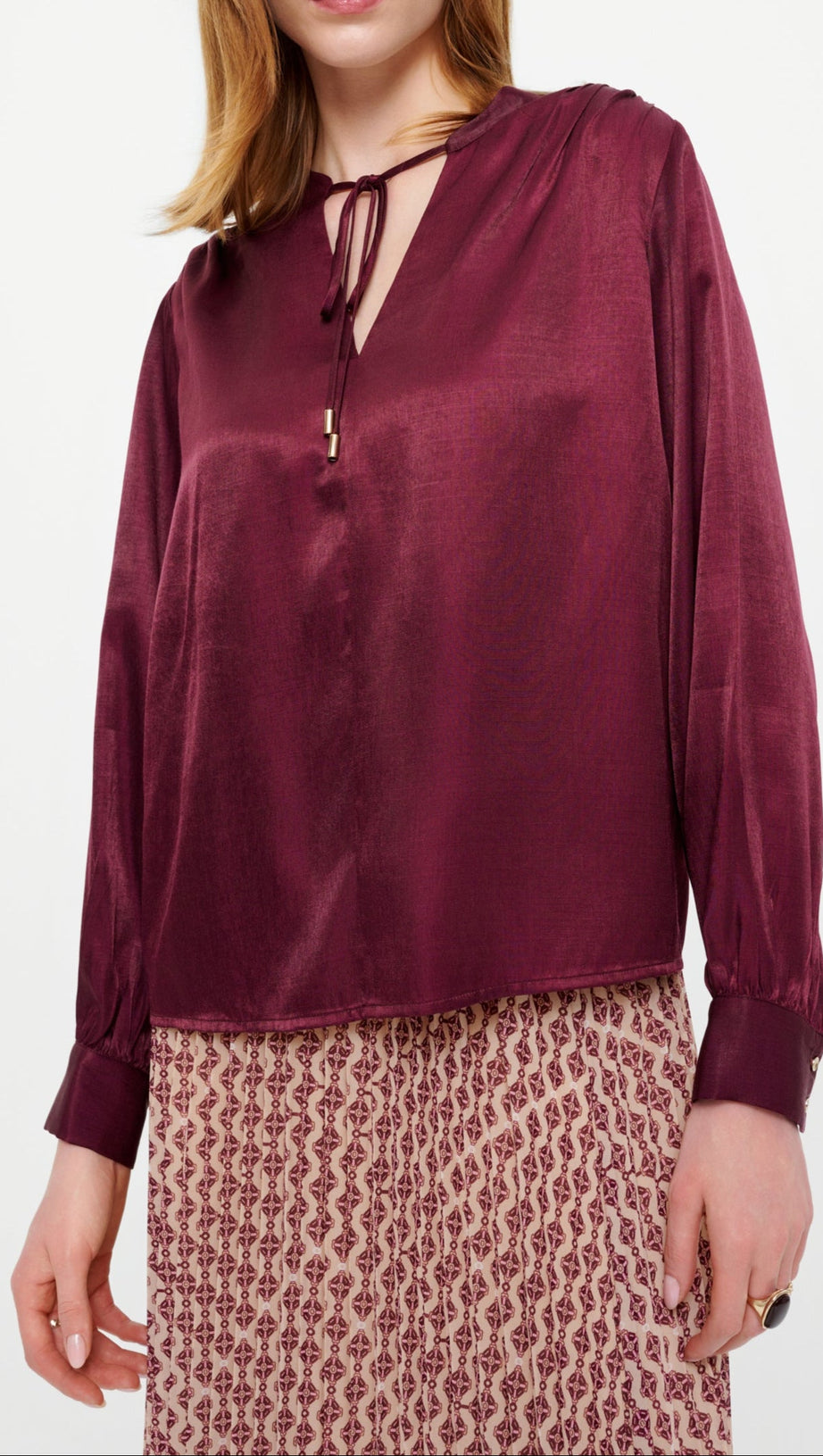 Viskosebluse in Burgunderrot