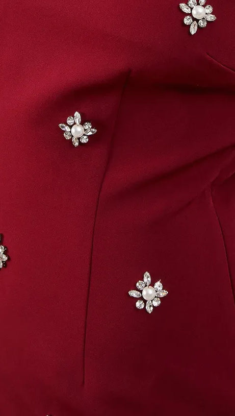 ABITO LUNGO ROSSO SENZA MANICHE CON SCOLLO QUADRATO E BENDAGGIO DIAMANTE