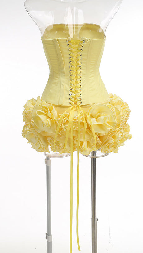 Amy – Minirock-Korsett-Set mit Blumenverzierung in Gelb