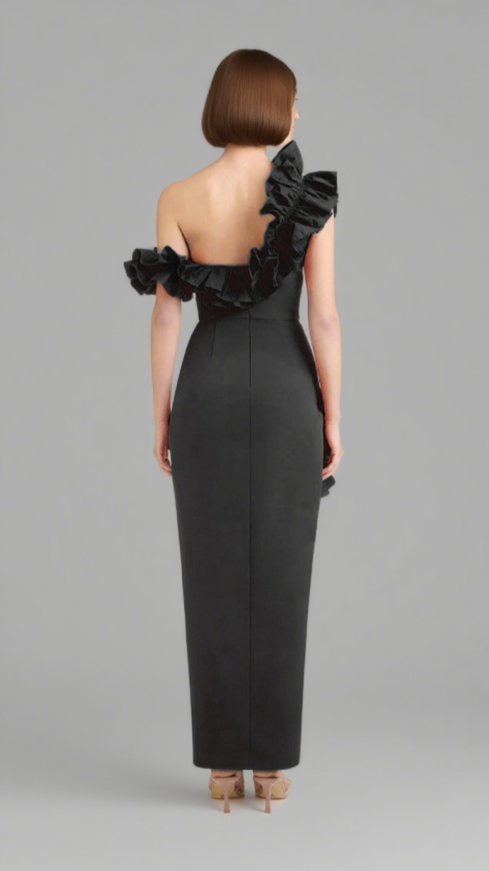 One-Shoulder-Midikleid mit Rüschenbesatz und Schlitz in Schwarz