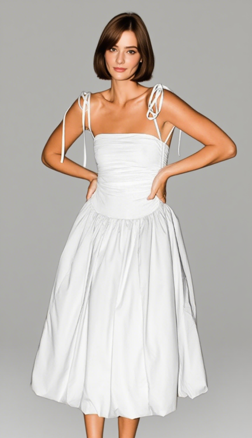 Fließendes Neckholder-Midikleid mit Rüschen in Weiß