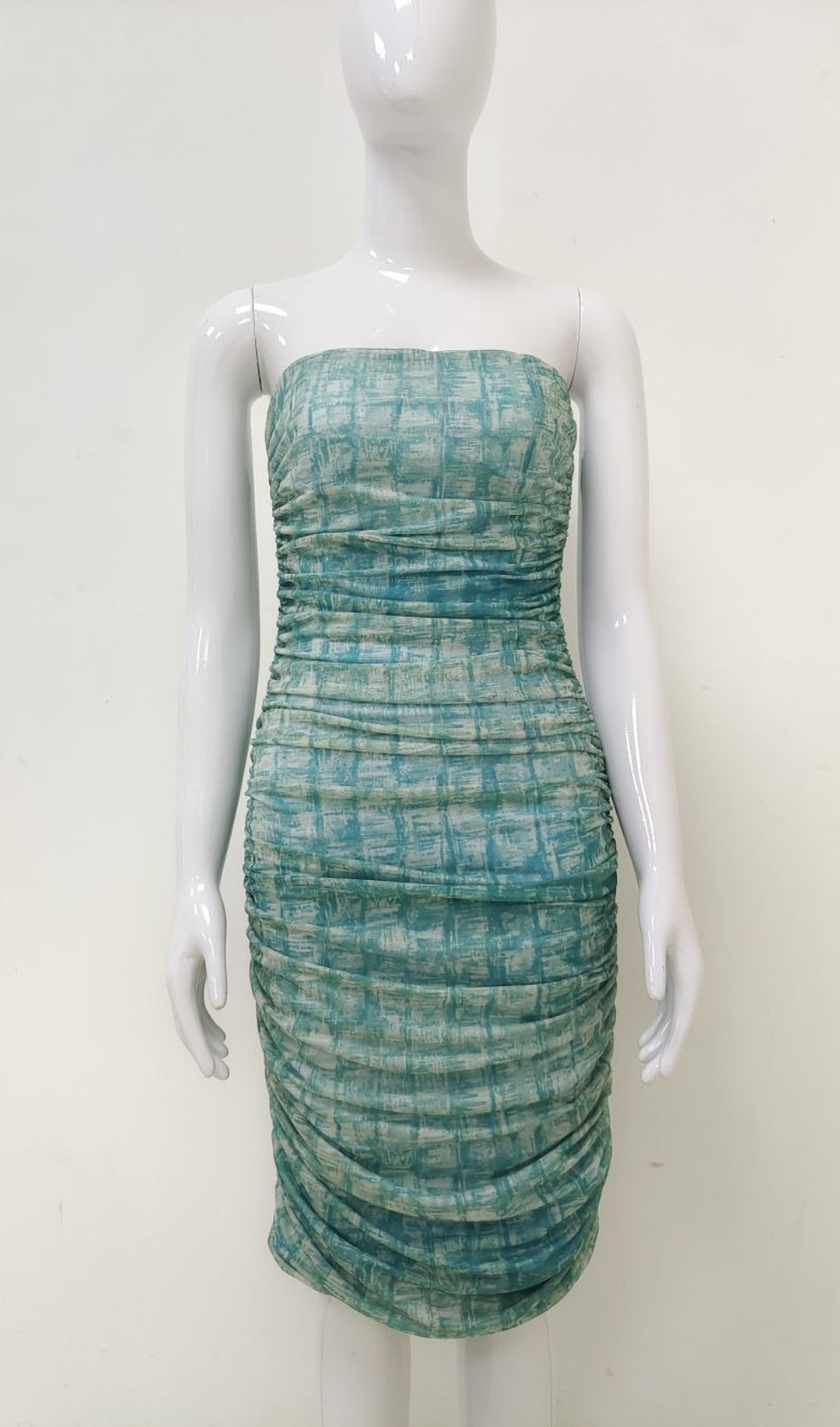 GREEN STRAPLESS RUCHED MIDI DRESS