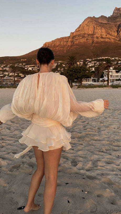 Aprikosenfarbenes, langärmliges Minikleid mit Schleife 