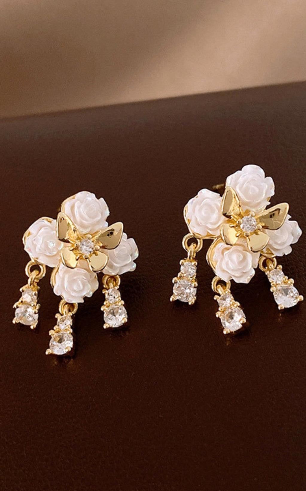 DYSIS FLOWER EARRINGS