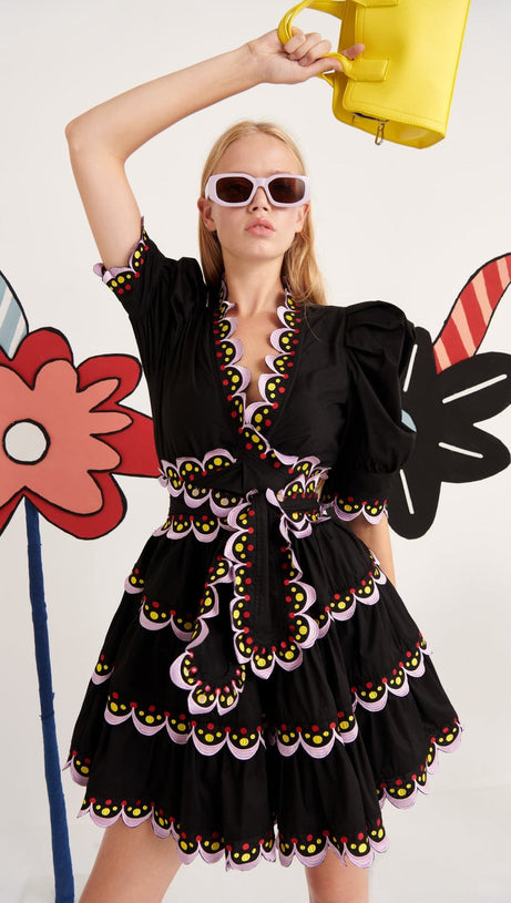 MINI ABITO NERO CON DECORAZIONI E PROFILI ONDULATI