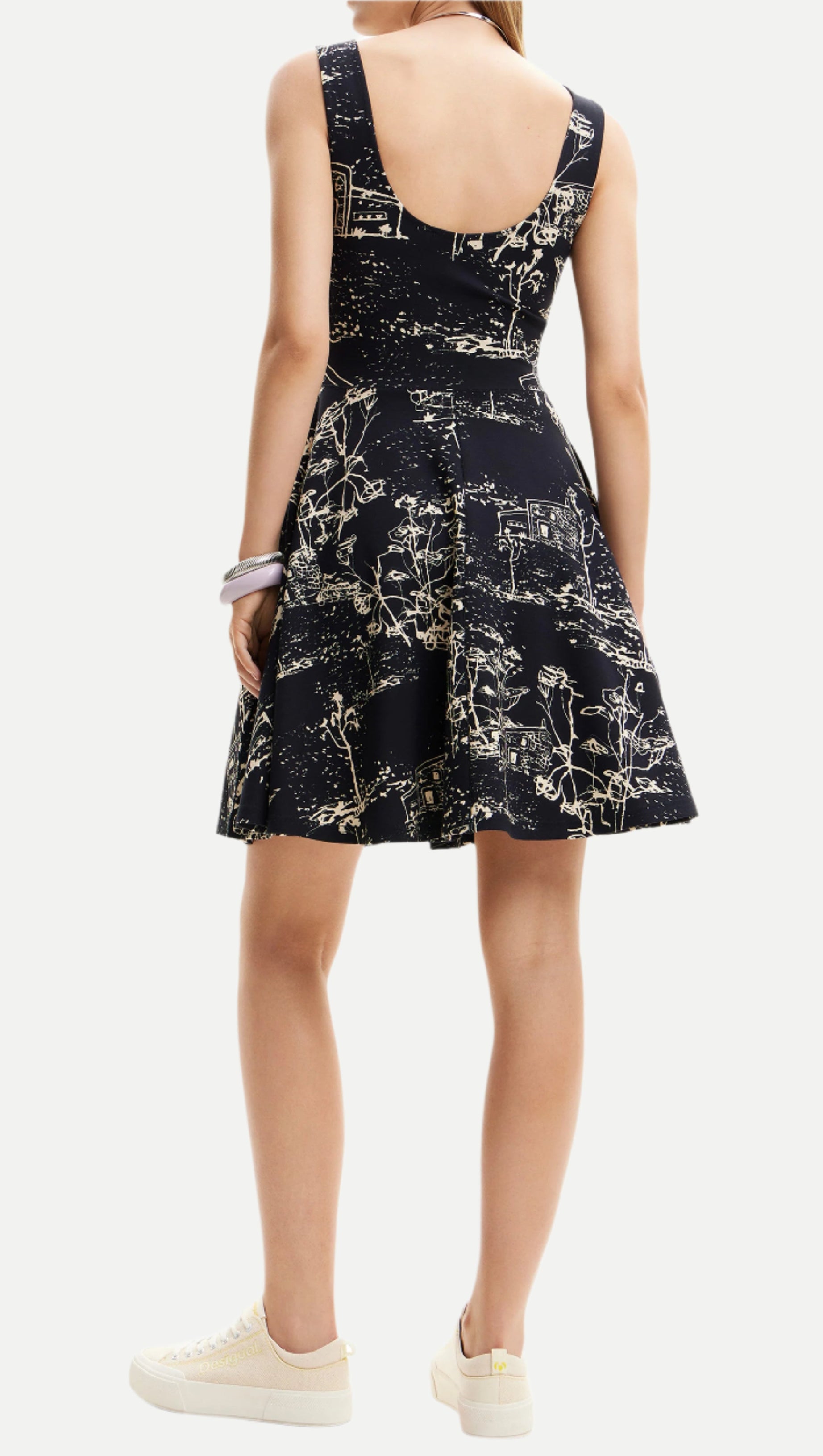 Skater-Minikleid mit Riemchenmuster in Schwarz