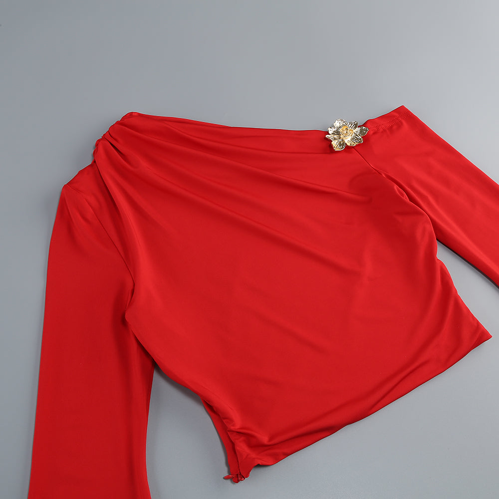 Roter Anzug mit schrägem Kragen und hoher Taille und schmalem, langem Rock 