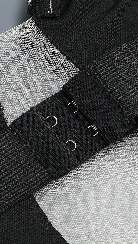 Vivien – Schulterfreies Maxi-Ballkleid mit Pailletten in Schwarz