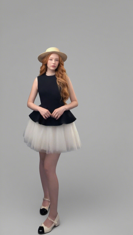 zweifarbiges bauschiges Minikleid aus Samt mit Rüschensaum