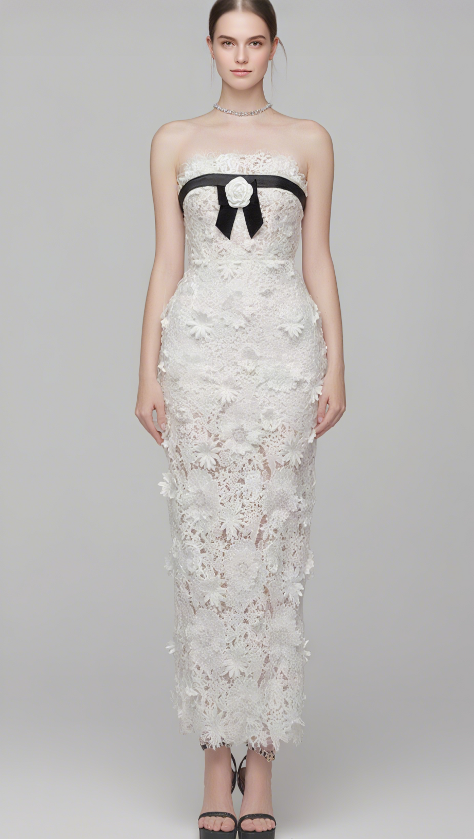 STRAPLESS FLOWER EMBROIDERY MAXI DRESS IN WHITE