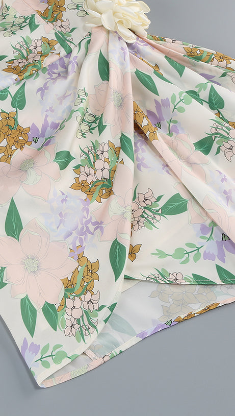 Asymmetrisches Minikleid mit Blumenmuster und schulterfreiem Schnitt