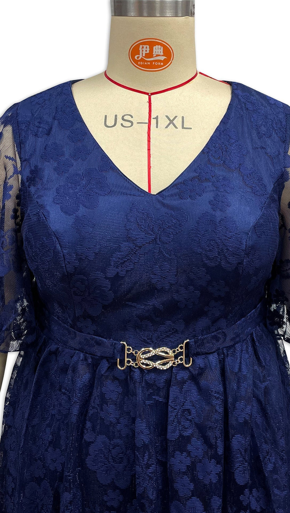 Priscilla Maxikleid mit V-Ausschnitt und Spitze 