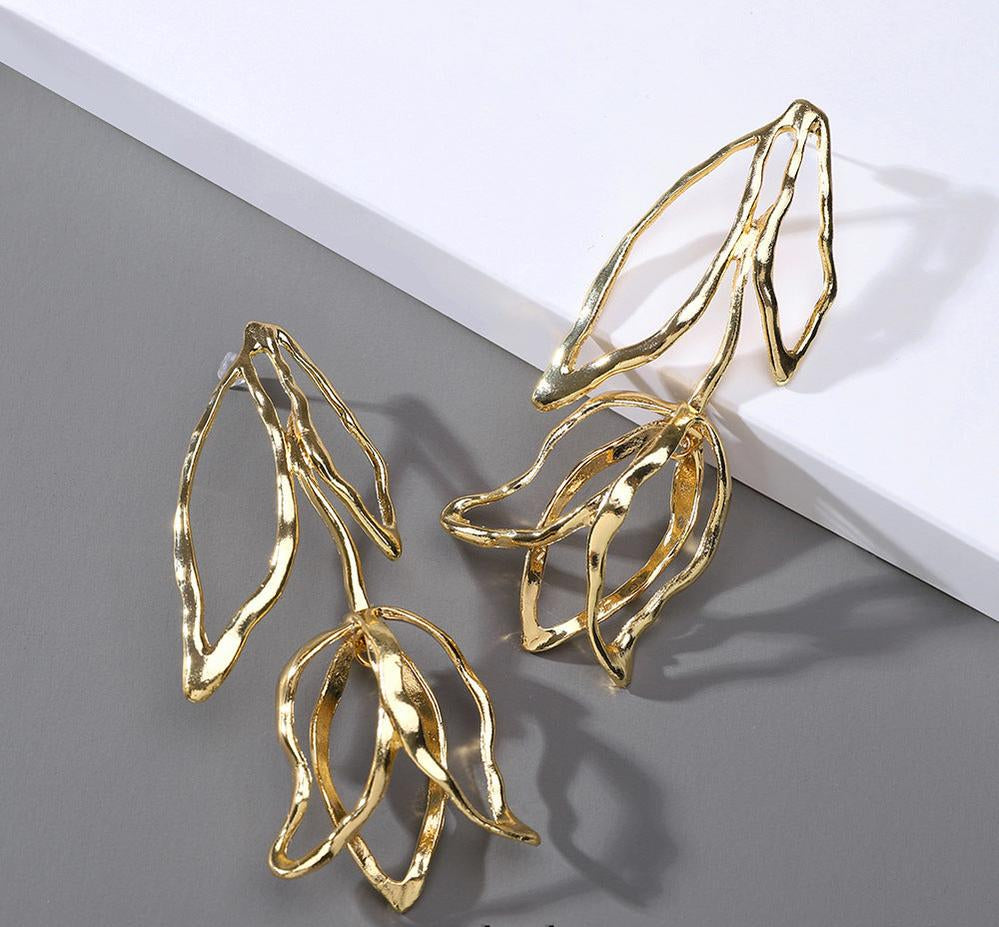 AIIZIE DORCAS GOLD FLOWER EARRINGS - product image
