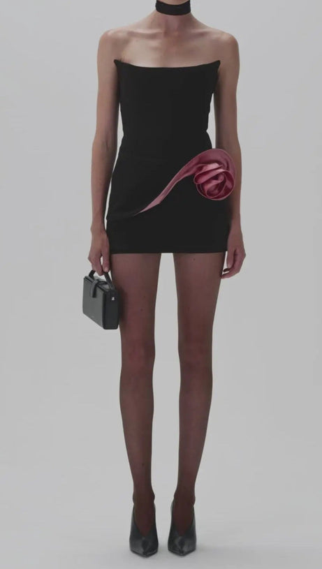 DARLENE STRAPLESS FLORAL MINI DRESS IN BLACK