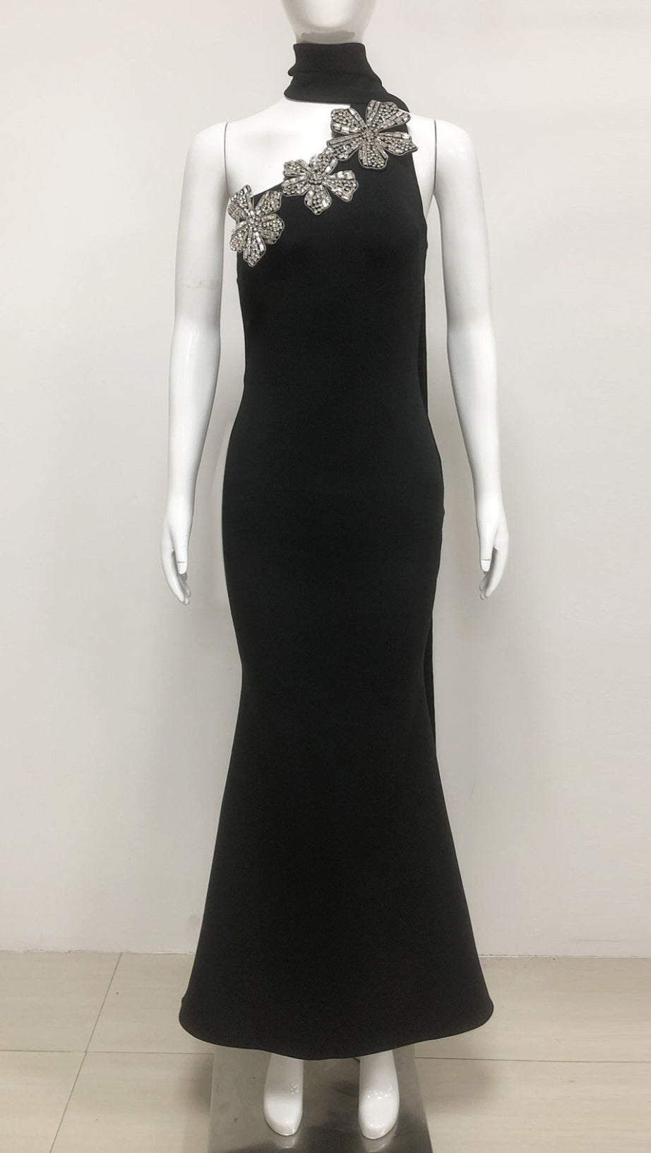 EMILY DIAMOND ABITO LUNGO CON FASCE A FIORI IN NERO