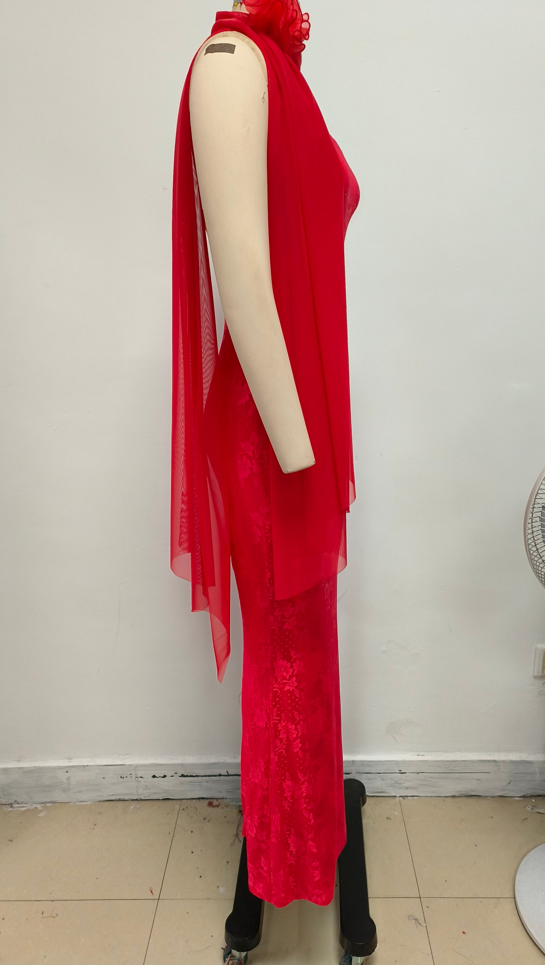 Rotes trägerloses Maxikleid