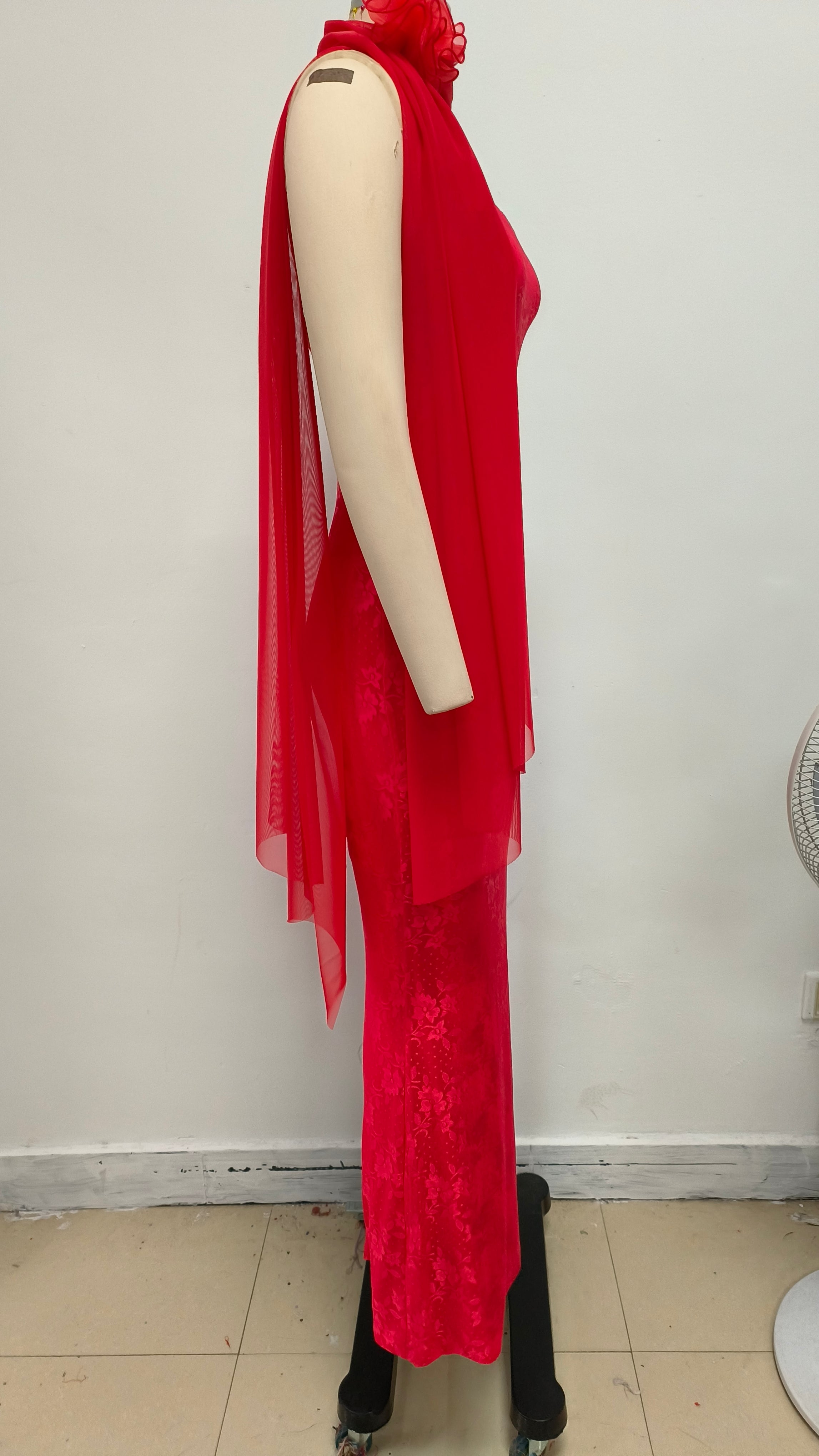 Rotes trägerloses Maxikleid