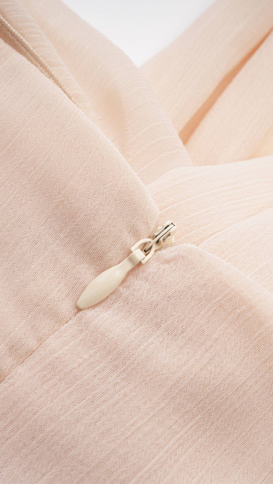 BACKLESS BANDAGE MINI DRESS IN NEUTRALS