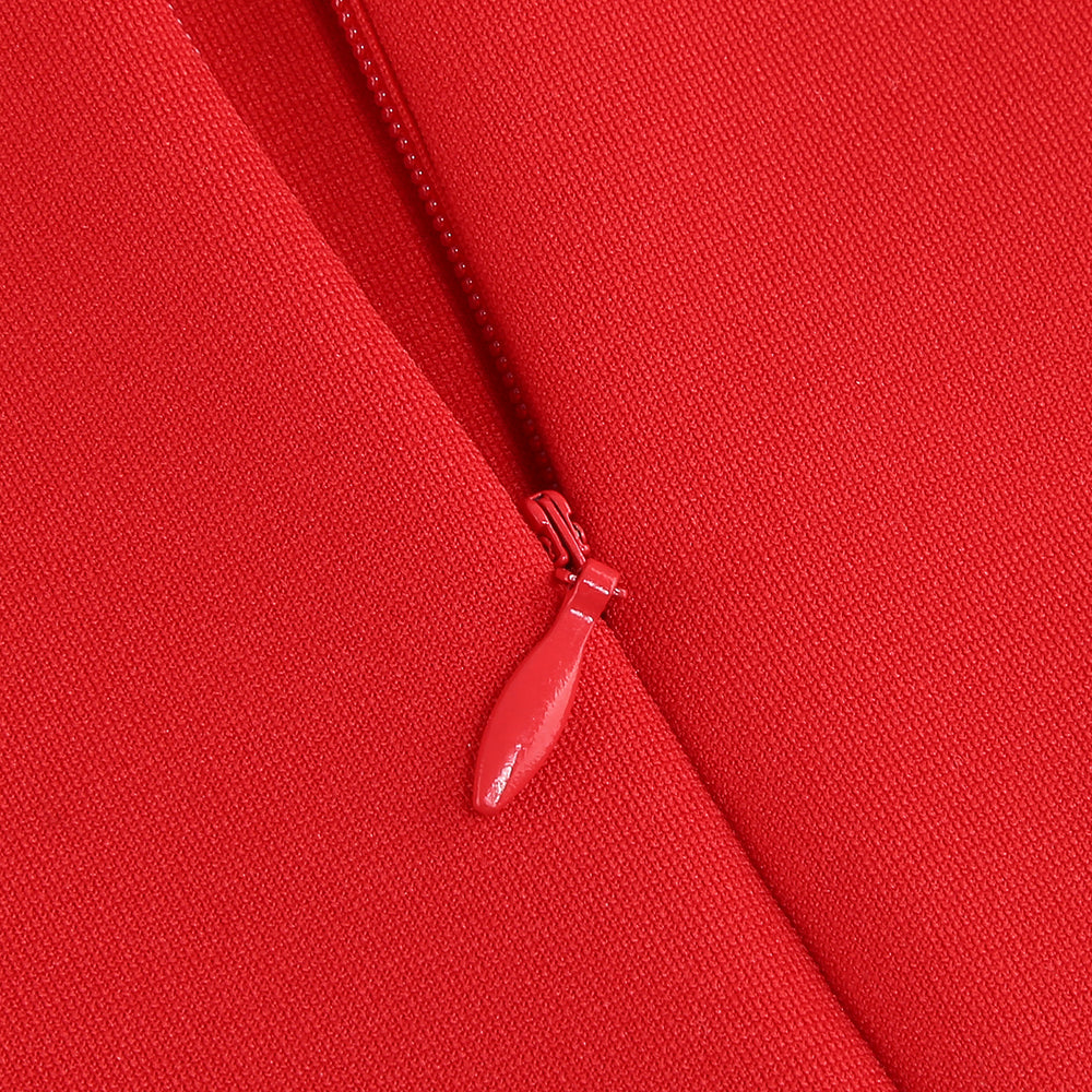 Rotes Kleid mit schulterfreiem Federeinsatz 