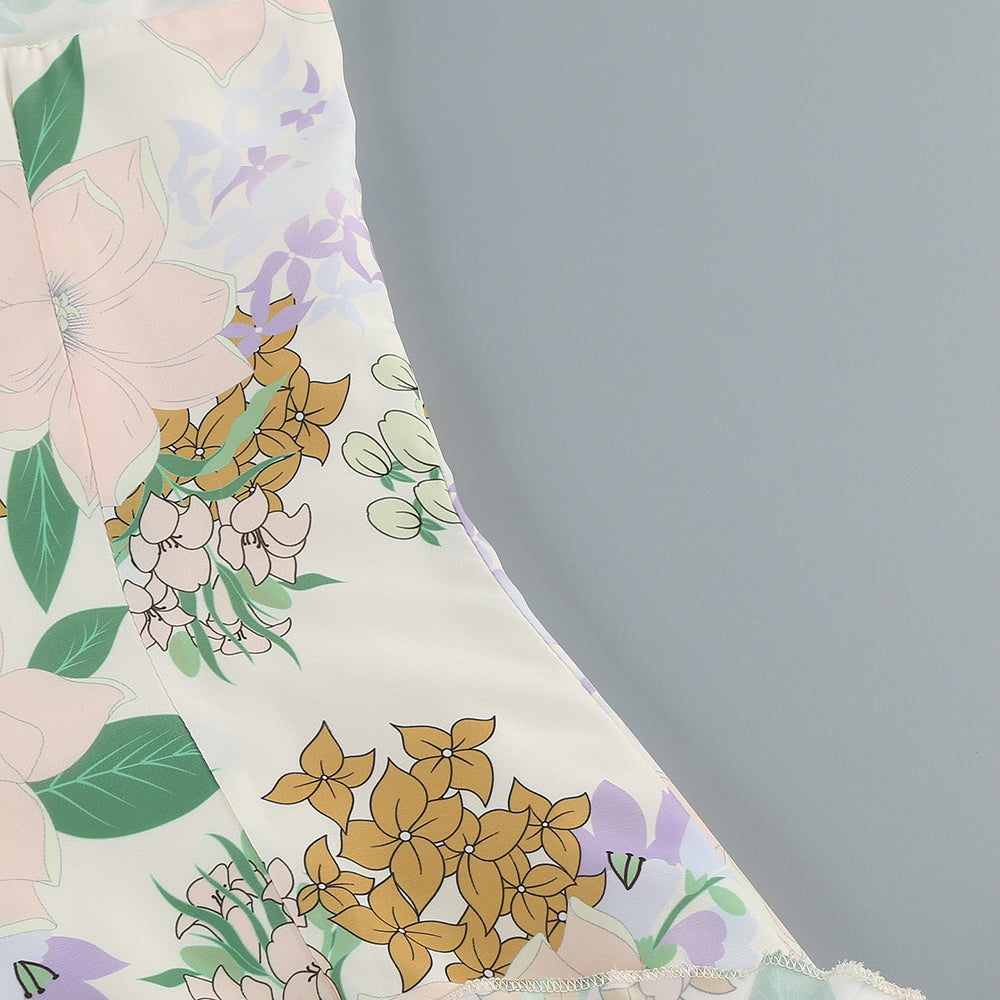 Asymmetrisches Maxikleid mit Rüschen und Blumenmuster in Beige