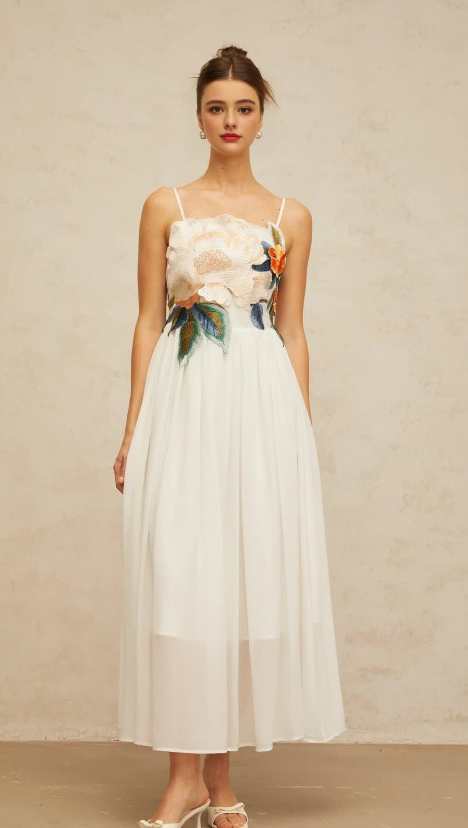 JOANN APPLIQUÉ CAMELLIA FLORAL MAXI DRESS IN WHITE